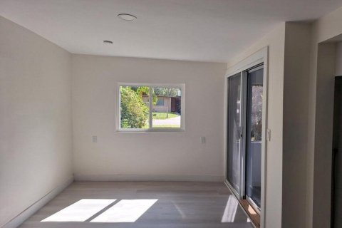 House in St. Lucie, Florida 4 bedrooms, 163.88 sq.m. № 2181584 - photo 8