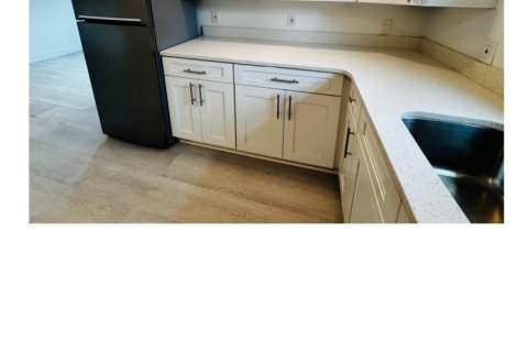 House in St. Lucie, Florida 4 bedrooms, 163.88 sq.m. № 2181584 - photo 5