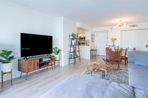Condo in Miami, Florida, 1 bedroom  № 1923341 - photo 8
