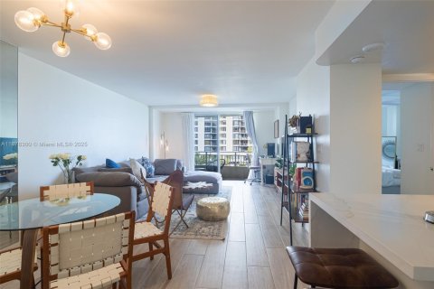 Condo in Miami, Florida, 1 bedroom  № 1923341 - photo 4
