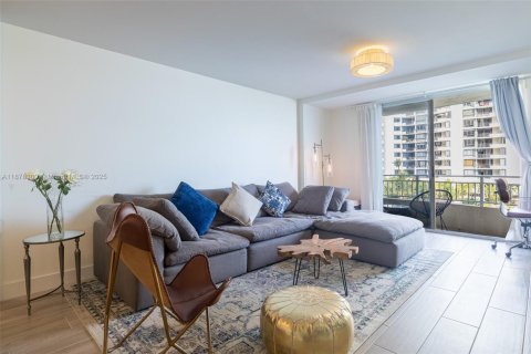 Condo in Miami, Florida, 1 bedroom  № 1923341 - photo 7