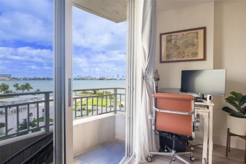 Condo in Miami, Florida, 1 bedroom  № 1923341 - photo 9