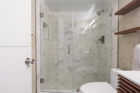 Condo in Miami, Florida, 1 bedroom  № 1923341 - photo 3