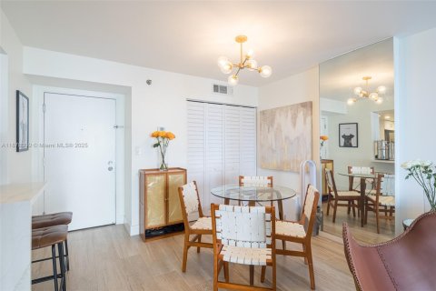 Condo in Miami, Florida, 1 bedroom  № 1923341 - photo 5