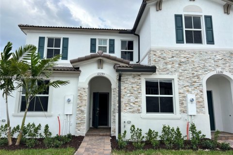 Casa en venta en Miami, Florida, 3 dormitorios № 1985671 - foto 1