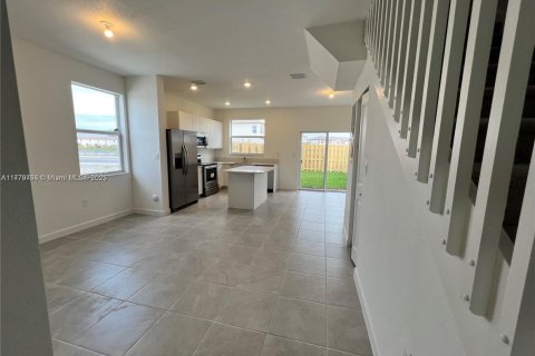 Casa en venta en Miami, Florida, 3 dormitorios № 1985671 - foto 3