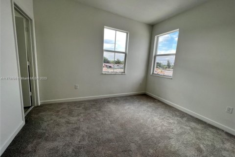 Casa en venta en Miami, Florida, 3 dormitorios № 1985671 - foto 16