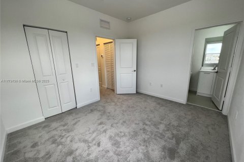 Casa en venta en Miami, Florida, 3 dormitorios № 1985671 - foto 12