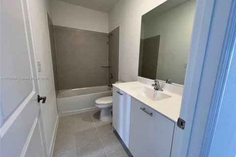 Casa en venta en Miami, Florida, 3 dormitorios № 1985671 - foto 11