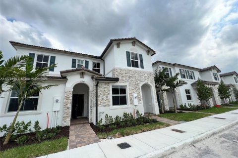 Casa en venta en Miami, Florida, 3 dormitorios № 1985671 - foto 2