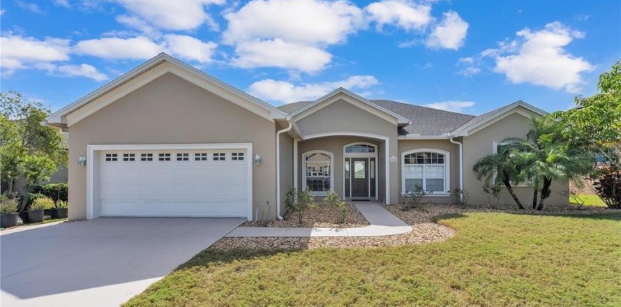 House in Lakeland, Florida 3 bedrooms, 306.95 sq.m. № 1899408