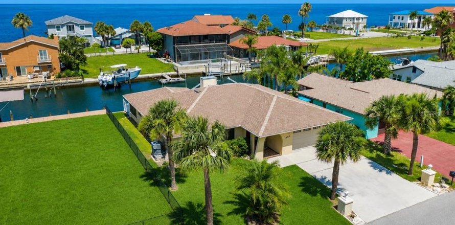 Casa en Hudson, Florida 3 dormitorios, 197.05 m2 № 2200515