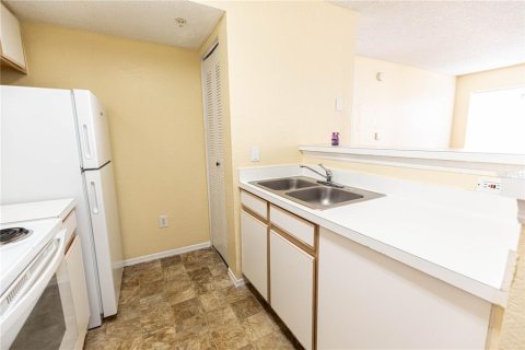 Condo in Kissimmee, Florida, 2 bedrooms  № 1847863 - photo 13