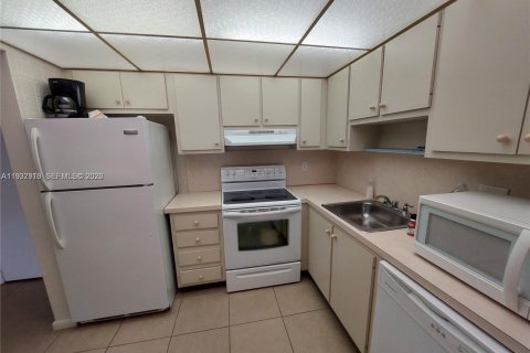 Снять в аренду кондоминиум в Помпано-Бич, Флорида 1 спальня, 62.71м2, № 1995676 - фото 9