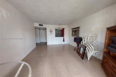 Снять в аренду кондоминиум в Помпано-Бич, Флорида 1 спальня, 62.71м2, № 1995676 - фото 13