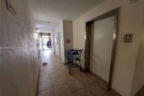 Снять в аренду кондоминиум в Помпано-Бич, Флорида 1 спальня, 62.71м2, № 1995676 - фото 20