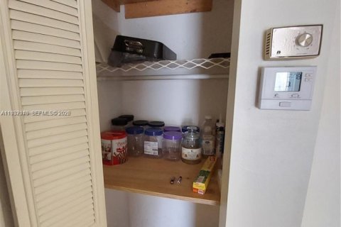 Снять в аренду кондоминиум в Помпано-Бич, Флорида 1 спальня, 62.71м2, № 1995676 - фото 17