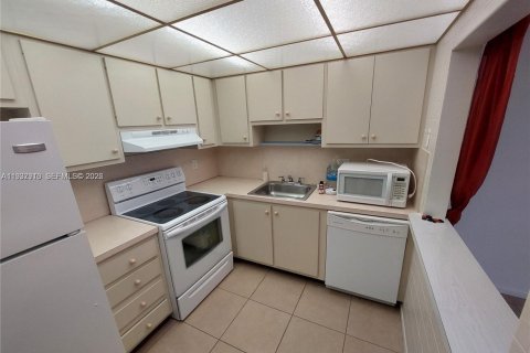 Снять в аренду кондоминиум в Помпано-Бич, Флорида 1 спальня, 62.71м2, № 1995676 - фото 7