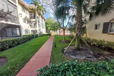 Снять в аренду кондоминиум в Помпано-Бич, Флорида 1 спальня, 62.71м2, № 1995676 - фото 4