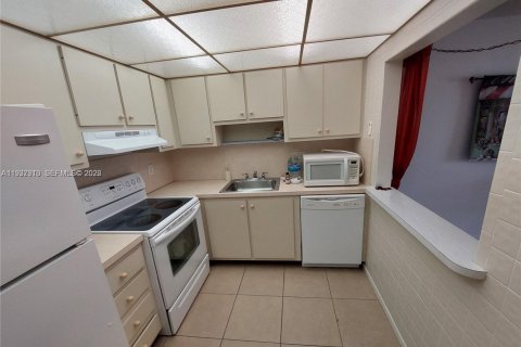 Снять в аренду кондоминиум в Помпано-Бич, Флорида 1 спальня, 62.71м2, № 1995676 - фото 8