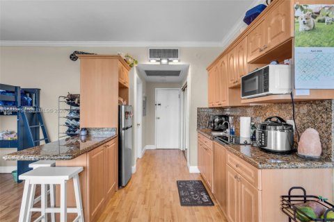 Condo in Coral Gables, Florida № 2076234 - photo 15