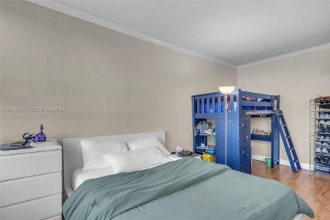 Condo in Coral Gables, Florida № 2076234 - photo 10