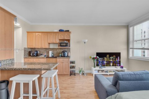 Condo in Coral Gables, Florida № 2076234 - photo 13
