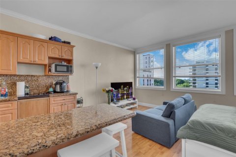 Condo in Coral Gables, Florida № 2076234 - photo 14
