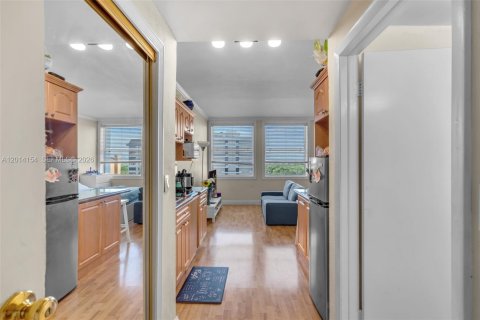 Condo in Coral Gables, Florida № 2076234 - photo 4