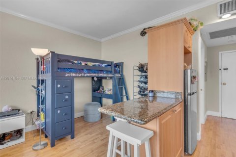 Condo in Coral Gables, Florida № 2076234 - photo 12