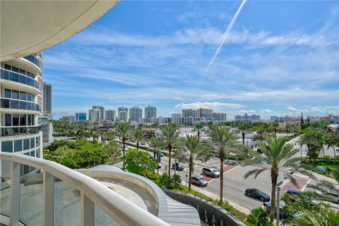 Copropriété à vendre à Sunny Isles Beach, Floride: 2 chambres, 120.87 m2 № 1936293 - photo 12