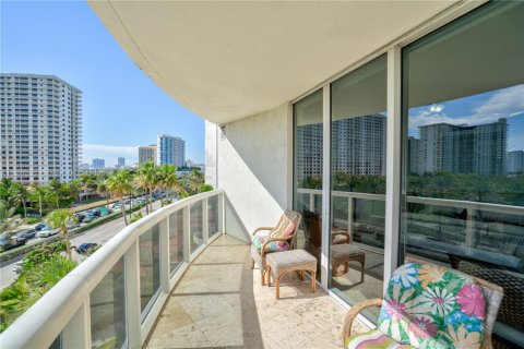 Copropriété à vendre à Sunny Isles Beach, Floride: 2 chambres, 120.87 m2 № 1936293 - photo 20