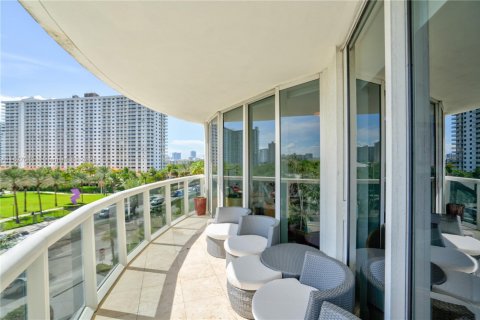 Copropriété à vendre à Sunny Isles Beach, Floride: 2 chambres, 120.87 m2 № 1936293 - photo 14