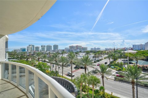 Copropriété à vendre à Sunny Isles Beach, Floride: 2 chambres, 120.87 m2 № 1936293 - photo 18