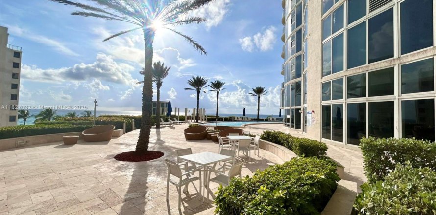 Condo à Sunny Isles Beach, Floride, 2 chambres № 1936293