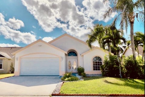 Снять в аренду виллу или дом в Веллингтон, Флорида 3 спальни, 123.37м2, № 1002444 - фото 1