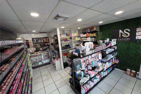 Immobilier commercial à vendre à Miami, Floride № 2004772 - photo 3