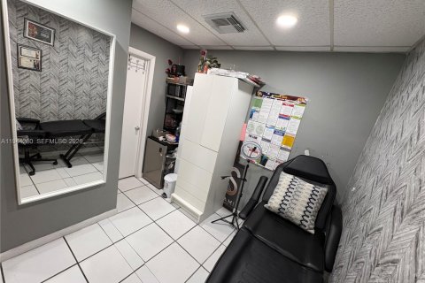 Immobilier commercial à vendre à Miami, Floride № 2004772 - photo 6