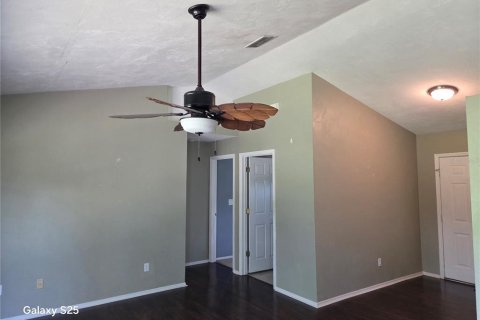 House in Edgewater, Florida 3 bedrooms, 115.94 sq.m. № 2238156 - photo 8
