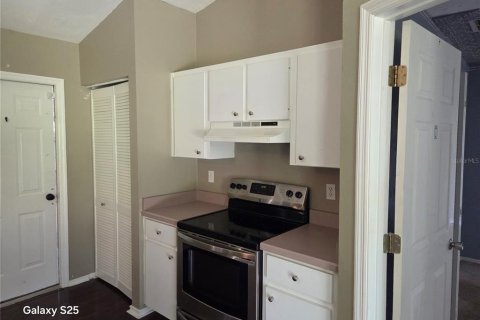 House in Edgewater, Florida 3 bedrooms, 115.94 sq.m. № 2238156 - photo 4