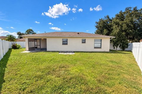 Villa ou maison à louer à Poinciana, Floride: 2 chambres, 93.65 m2 № 2431677 - photo 5