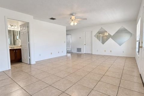 Villa ou maison à louer à Poinciana, Floride: 2 chambres, 93.65 m2 № 2431677 - photo 11