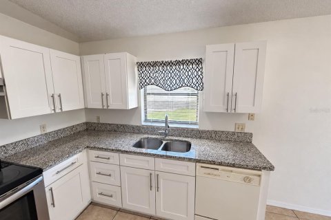 Villa ou maison à louer à Poinciana, Floride: 2 chambres, 93.65 m2 № 2431677 - photo 15