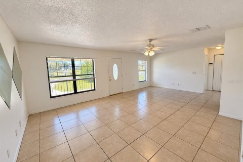 Villa ou maison à louer à Poinciana, Floride: 2 chambres, 93.65 m2 № 2431677 - photo 10