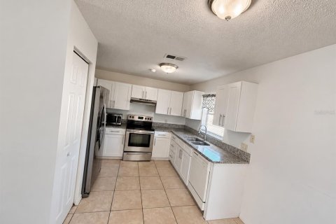 Villa ou maison à louer à Poinciana, Floride: 2 chambres, 93.65 m2 № 2431677 - photo 14