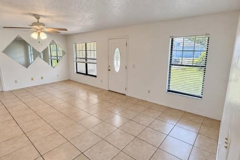 Villa ou maison à louer à Poinciana, Floride: 2 chambres, 93.65 m2 № 2431677 - photo 12