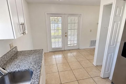 Villa ou maison à louer à Poinciana, Floride: 2 chambres, 93.65 m2 № 2431677 - photo 16