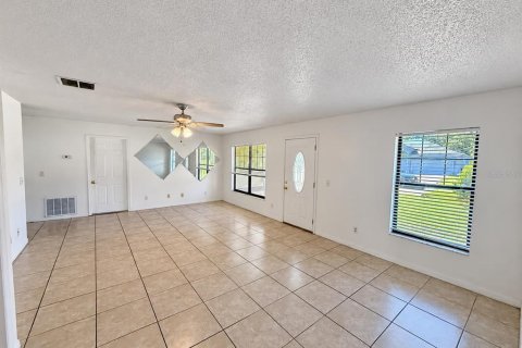 Villa ou maison à louer à Poinciana, Floride: 2 chambres, 93.65 m2 № 2431677 - photo 13