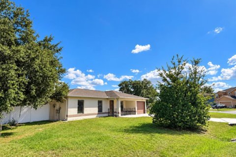 Villa ou maison à louer à Poinciana, Floride: 2 chambres, 93.65 m2 № 2431677 - photo 4
