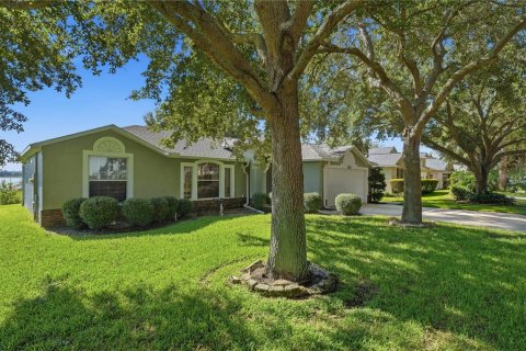 House in Tavares, Florida 3 bedrooms, 125.6 sq.m. № 2362319